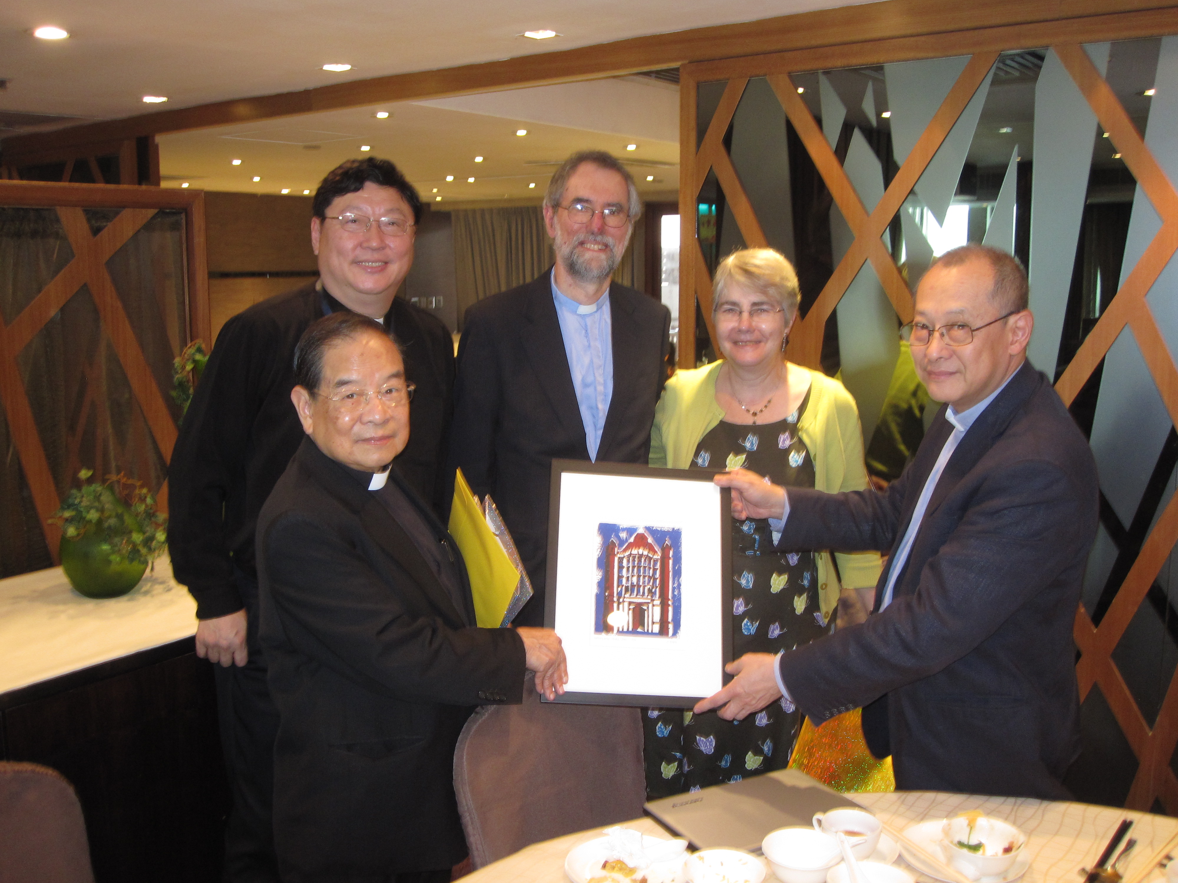 HC.14 Presenting the President with WH linocut. Also Revd LI Pong-kwong and Revd CHANG Tak-cheung 22mar15